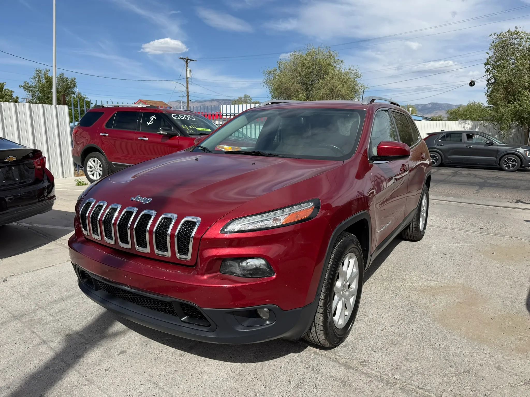 Used 2016 Jeep Cherokee Latitude w/ Cold Weather Group AWD/4WD image 1