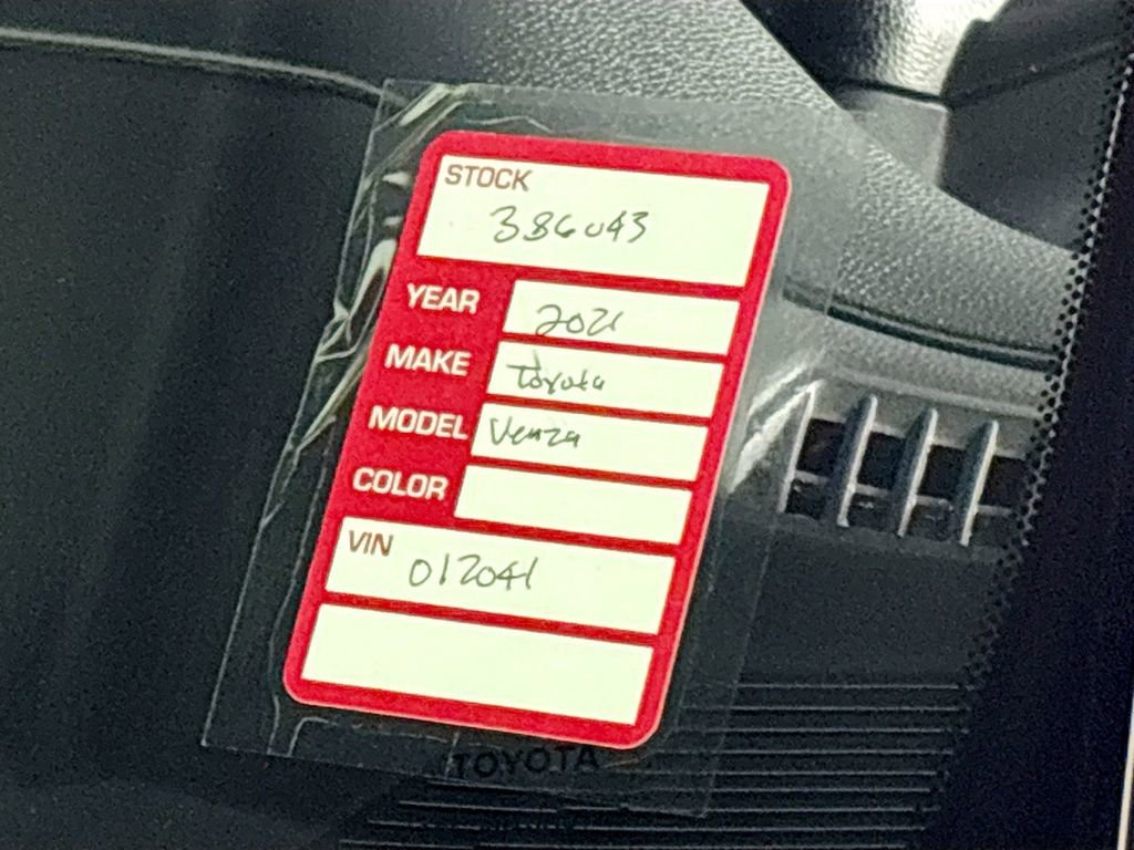 Used 2021 Toyota Venza XLE w/ Softex Package image 25