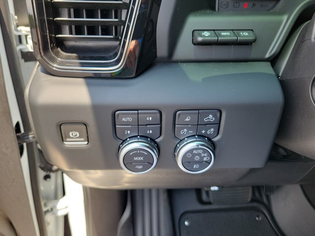 Used 2023 GMC Sierra 1500 AT4 w/ AT4 Premium Package AWD/4WD image 28