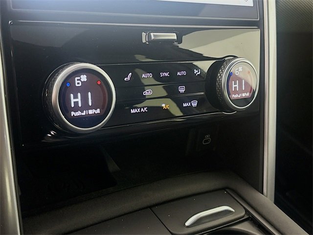 Used 2024 Land Rover Discovery Dynamic SE image 18