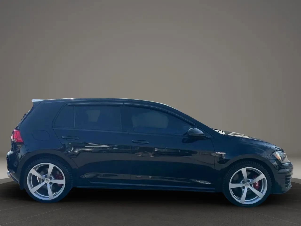 Used 2017 Volkswagen GTI SE FWD image 6