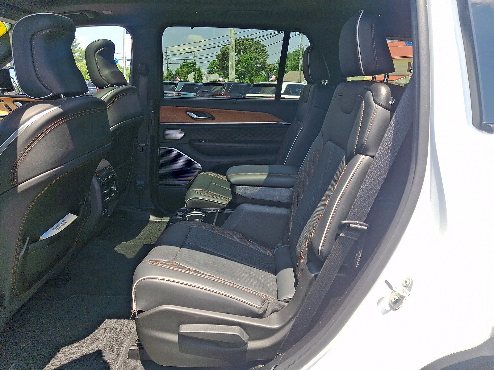 Used 2023 Jeep Grand Cherokee L Summit AWD/4WD image 10