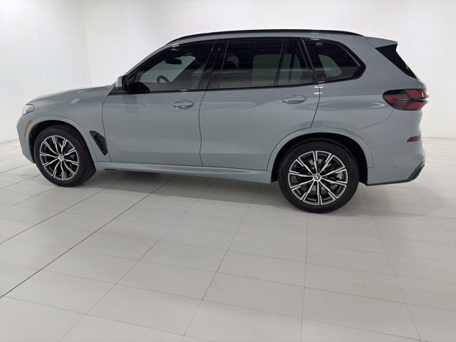Certified 2024 BMW X5 xDrive40i w/ M Sport Package AWD/4WD image 2