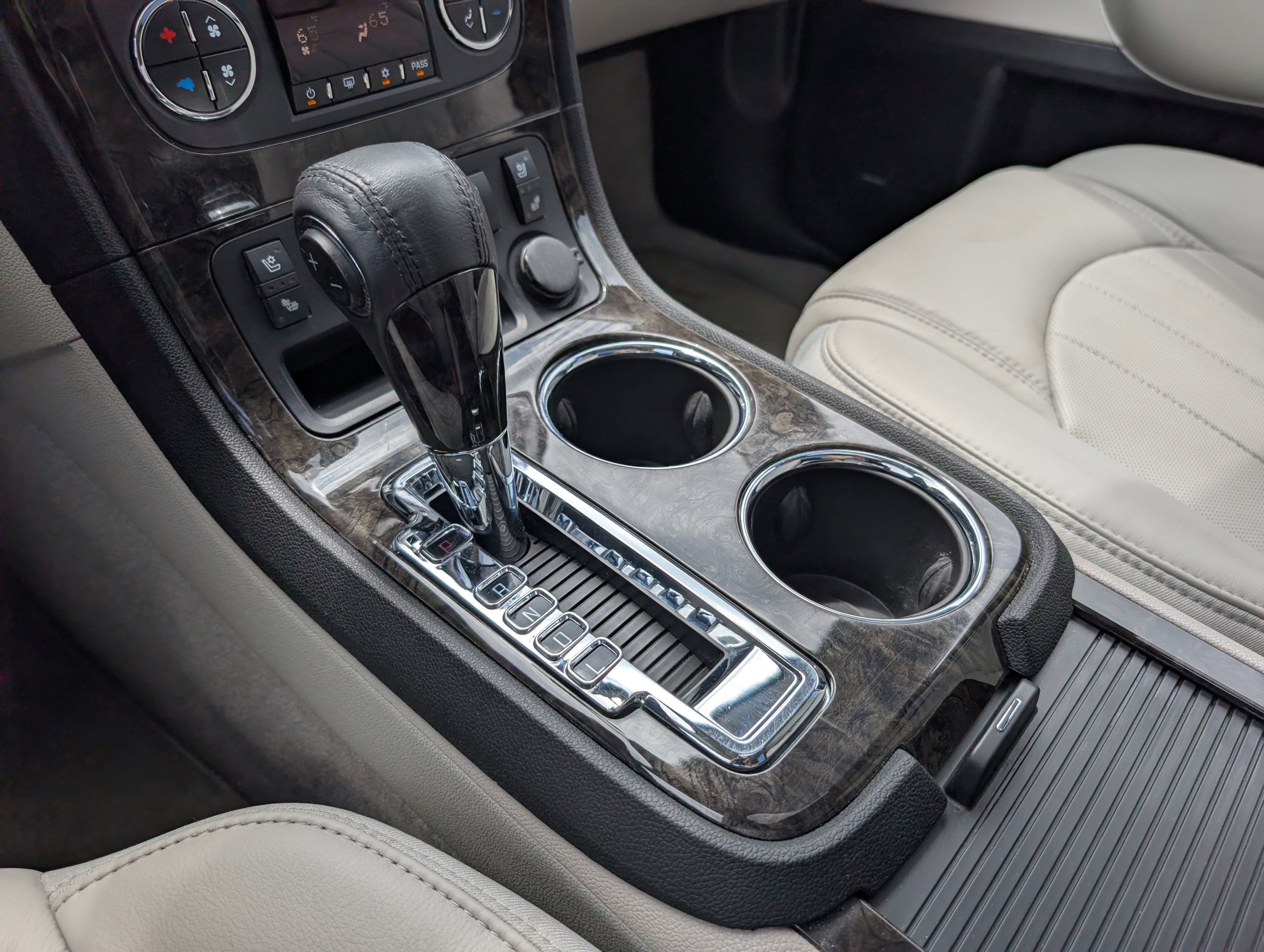 Used 2011 GMC Acadia Denali FWD image 22