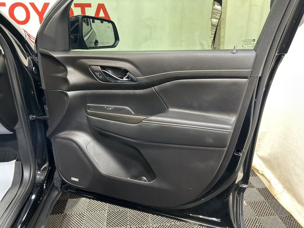 Used 2023 GMC Acadia SLT w/ Technology Package image 11