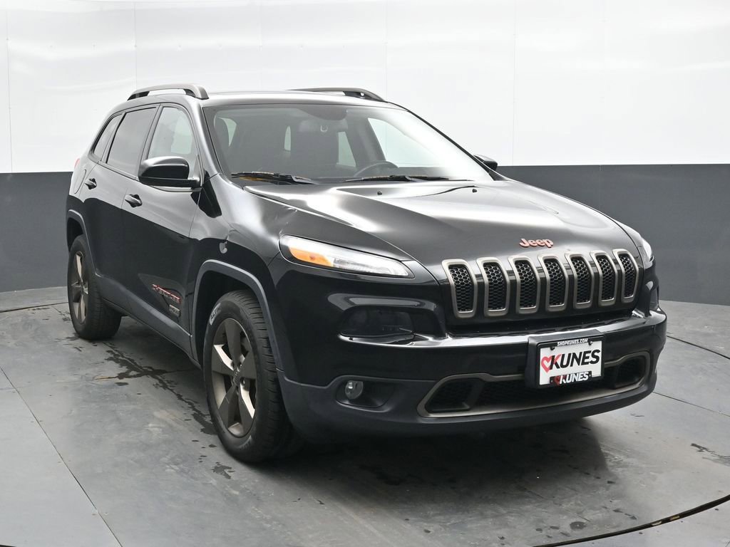 Used 2017 Jeep Cherokee Latitude w/ Cold Weather Group AWD/4WD image 6