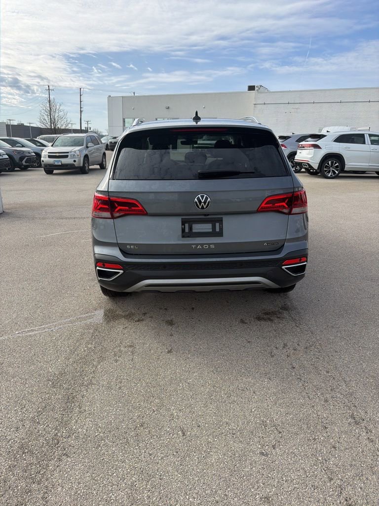 Certified 2023 Volkswagen Taos SEL image 5