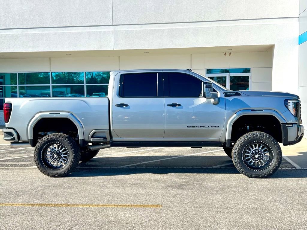 Used 2025 GMC Sierra 2500 Denali Ultimate image 3