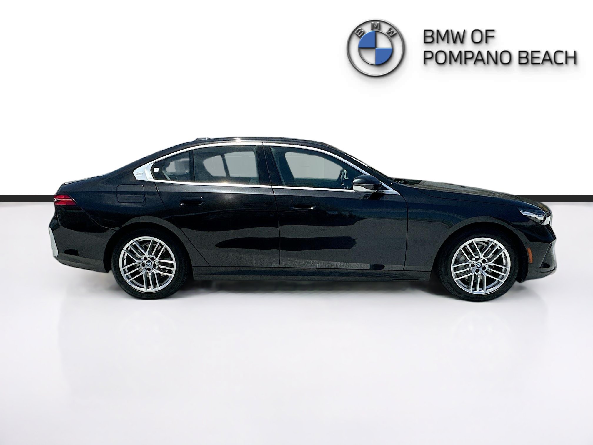 Certified 2024 BMW 530i w/ Convenience Package RWD image 8