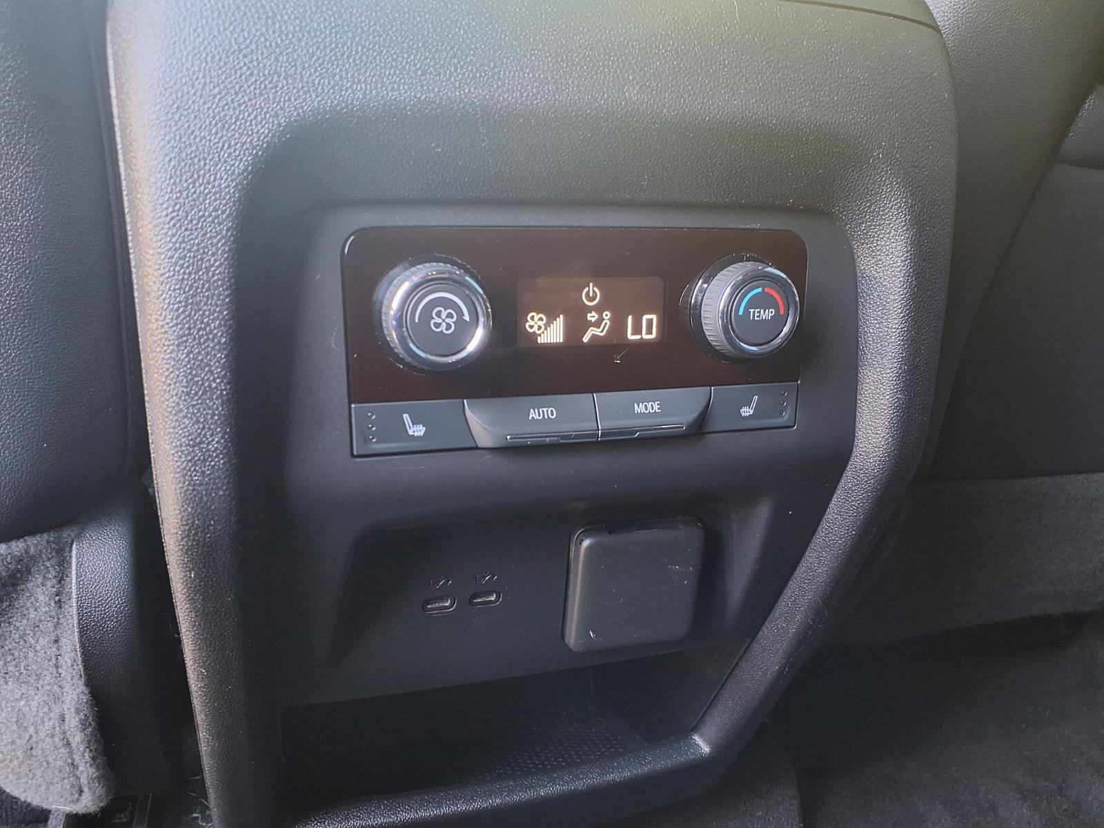 Used 2024 Chevrolet Traverse RS FWD image 17