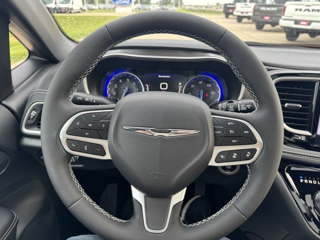 New 2026 Chrysler Pacifica Select image 16