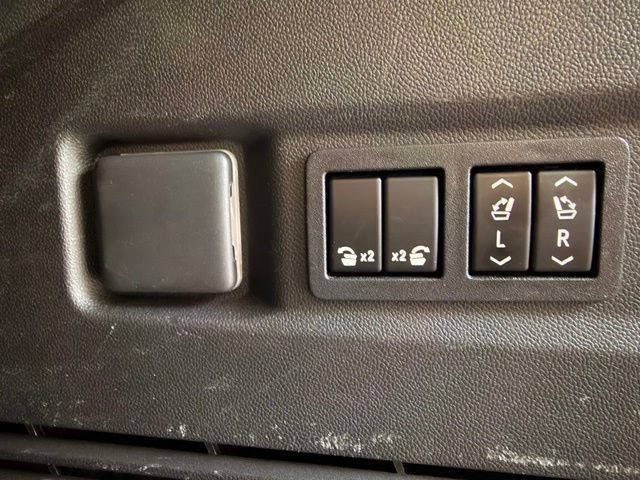 Used 2022 Chevrolet Tahoe LT w/ Luxury Package AWD/4WD image 11