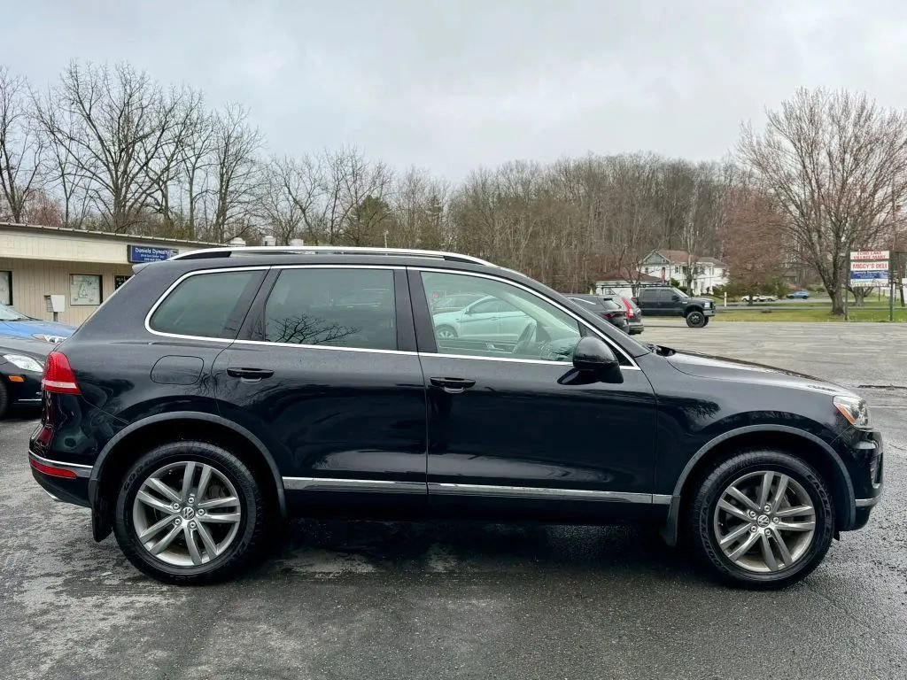 Used 2016 Volkswagen Touareg TDI AWD/4WD image 9