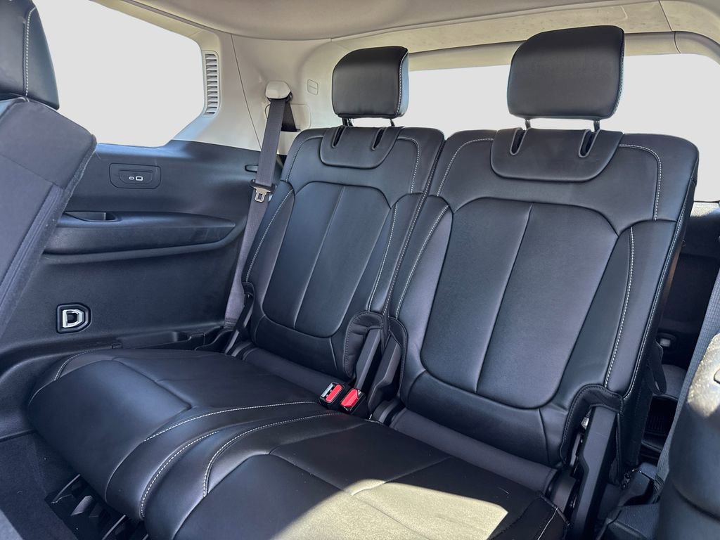 Used 2022 Jeep Grand Cherokee L Limited AWD/4WD image 23
