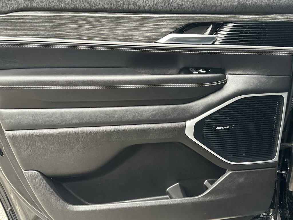 Used 2022 Jeep Wagoneer Series III w/ Rear Seat Video Group 1 image 23