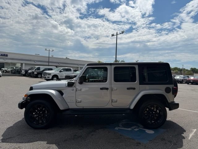 Used 2023 Jeep Wrangler Unlimited Sahara w/ Cold Weather Group AWD/4WD image 18