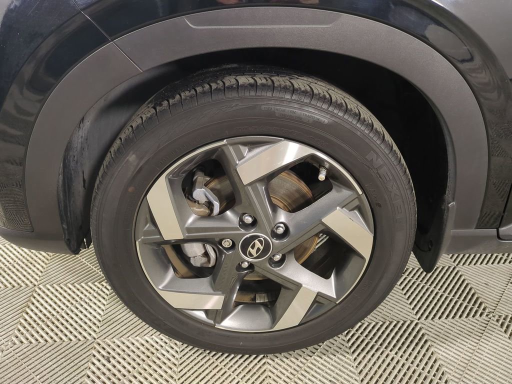 Used 2023 Hyundai Venue SEL image 11