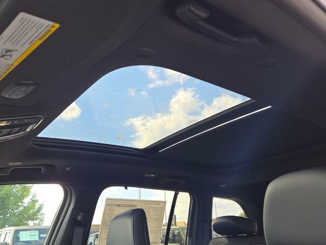 New 2025 Jeep Grand Cherokee Limited w/ Luxury Tech Group II image 26