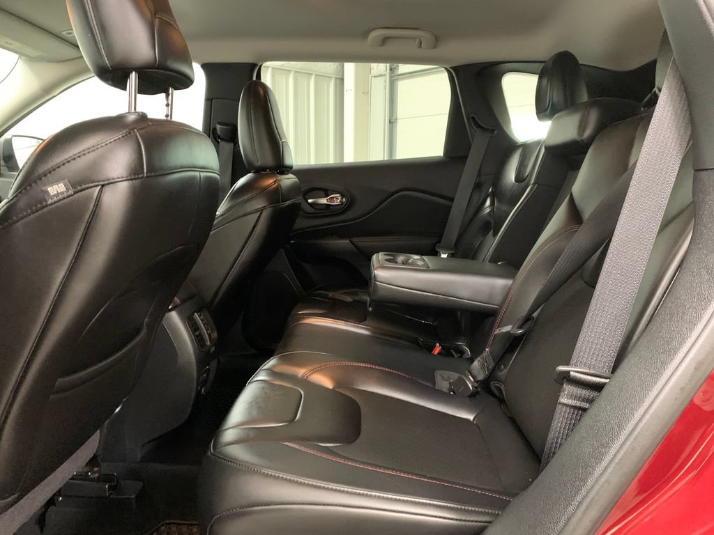 Used 2019 Jeep Cherokee Trailhawk w/ Cold Weather Group AWD/4WD image 18