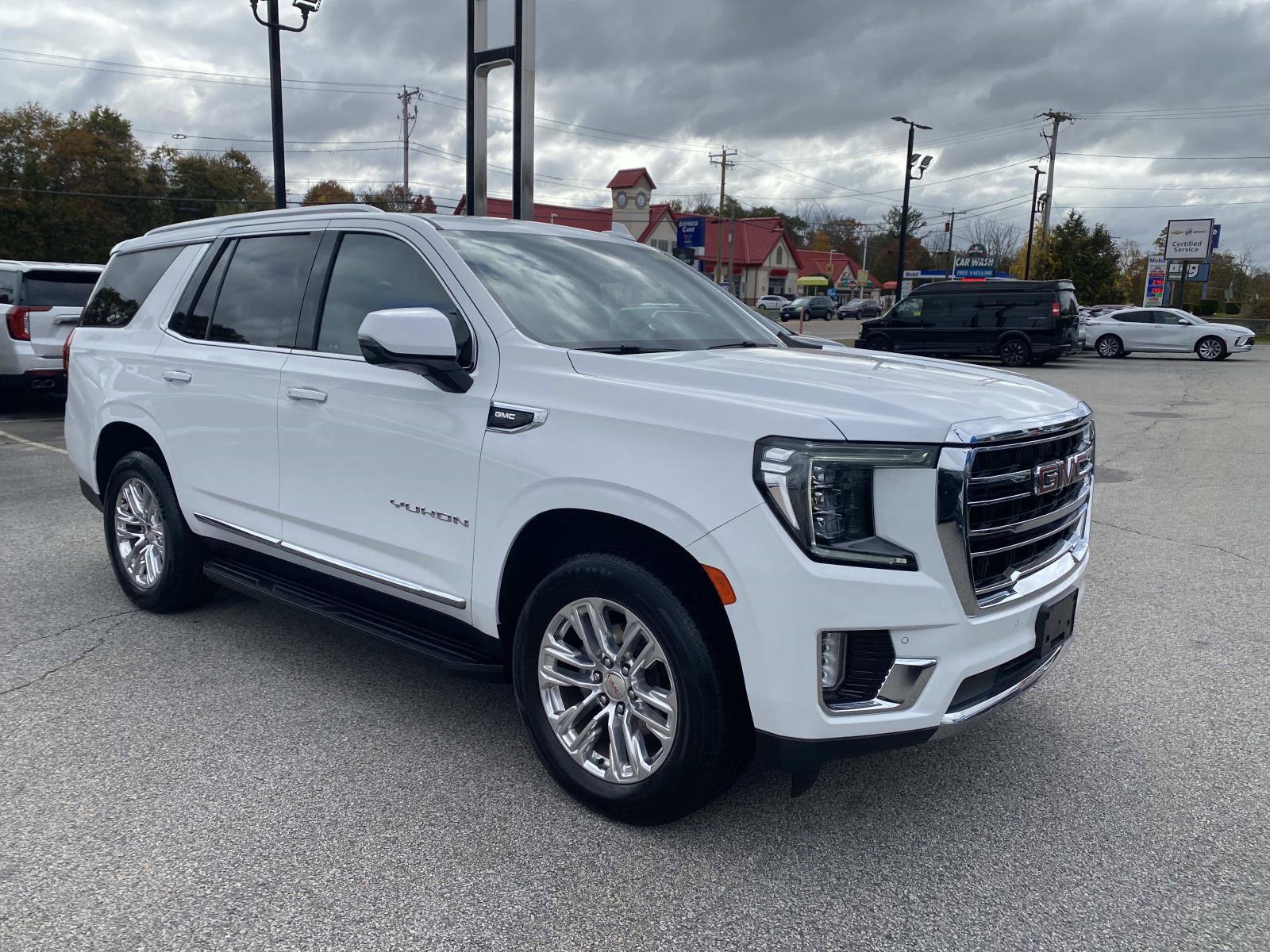 Used 2022 GMC Yukon SLT w/ SLT Premium Package AWD/4WD image 9