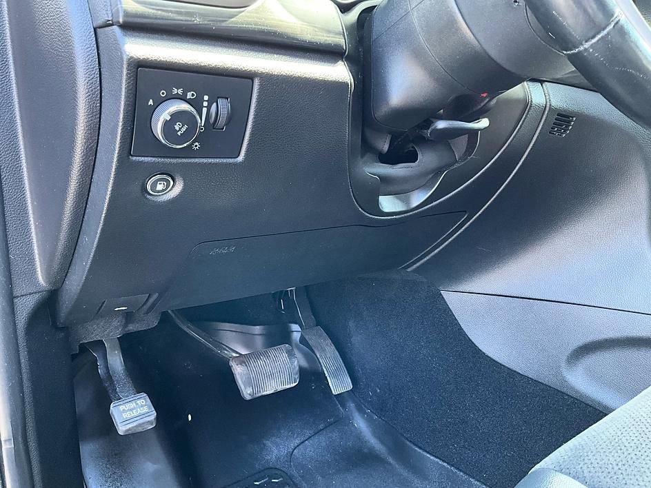 Used 2021 Jeep Grand Cherokee Laredo X image 17