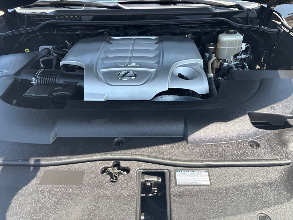 Used 2021 Lexus LX 570 4WD w/ Sport Package image 11