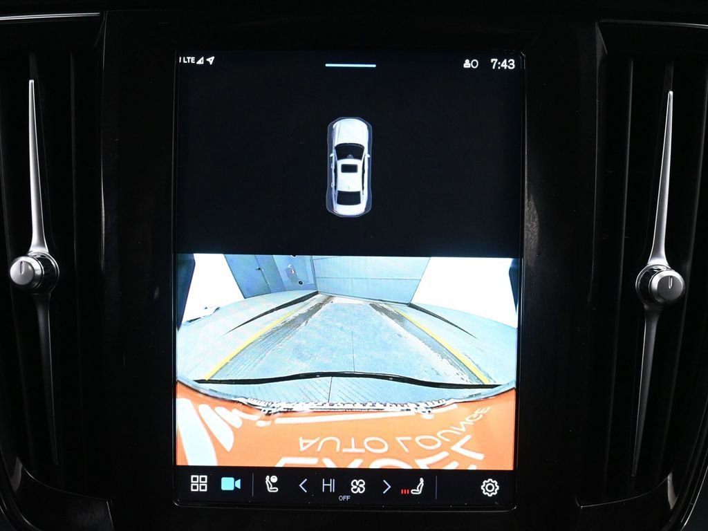 Used 2023 Volvo S90 B6 Plus image 28