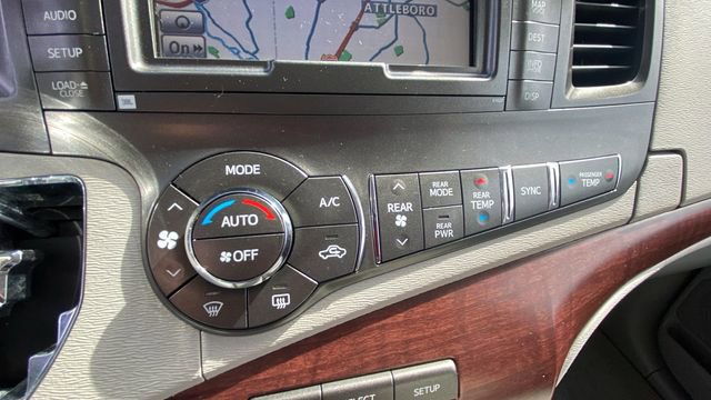 Used 2014 Toyota Sienna Limited w/ Limited Premium Package image 28