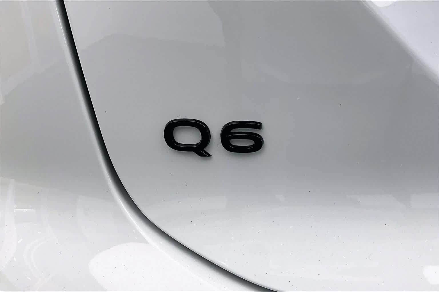 Used 2025 Audi Q6 e-tron Premium Plus w/ Premium Plus AWD/4WD image 32