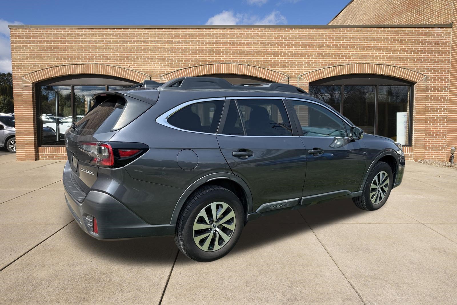 Used 2020 Subaru Outback Premium w/ Popular Package #1 AWD/4WD image 3