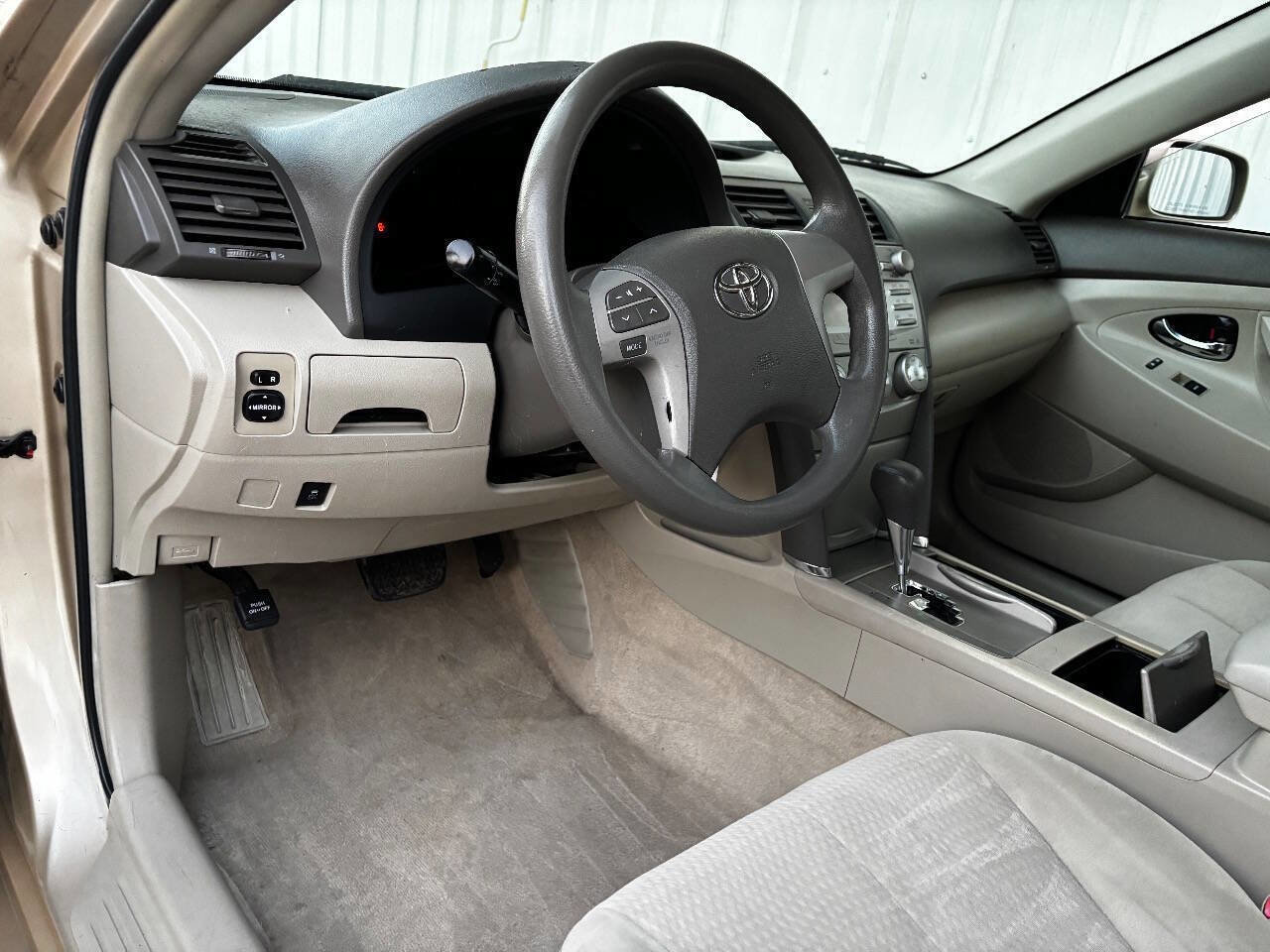 Used 2011 Toyota Camry LE image 27