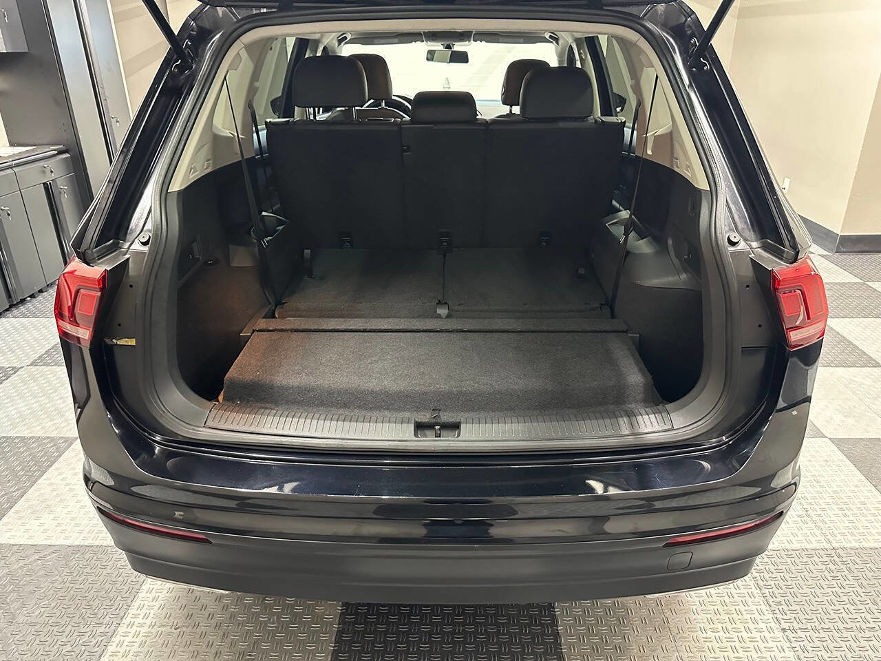 Used 2019 Volkswagen Tiguan SE image 19