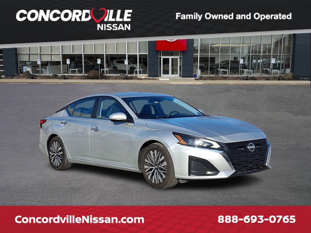 Used 2023 Nissan Altima 2.5 SV image 1