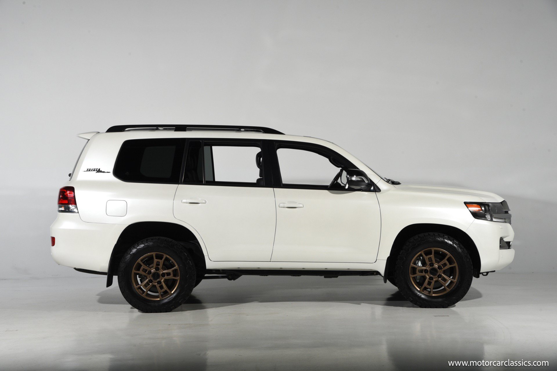 Used 2021 Toyota Land Cruiser Heritage Edition AWD/4WD image 9
