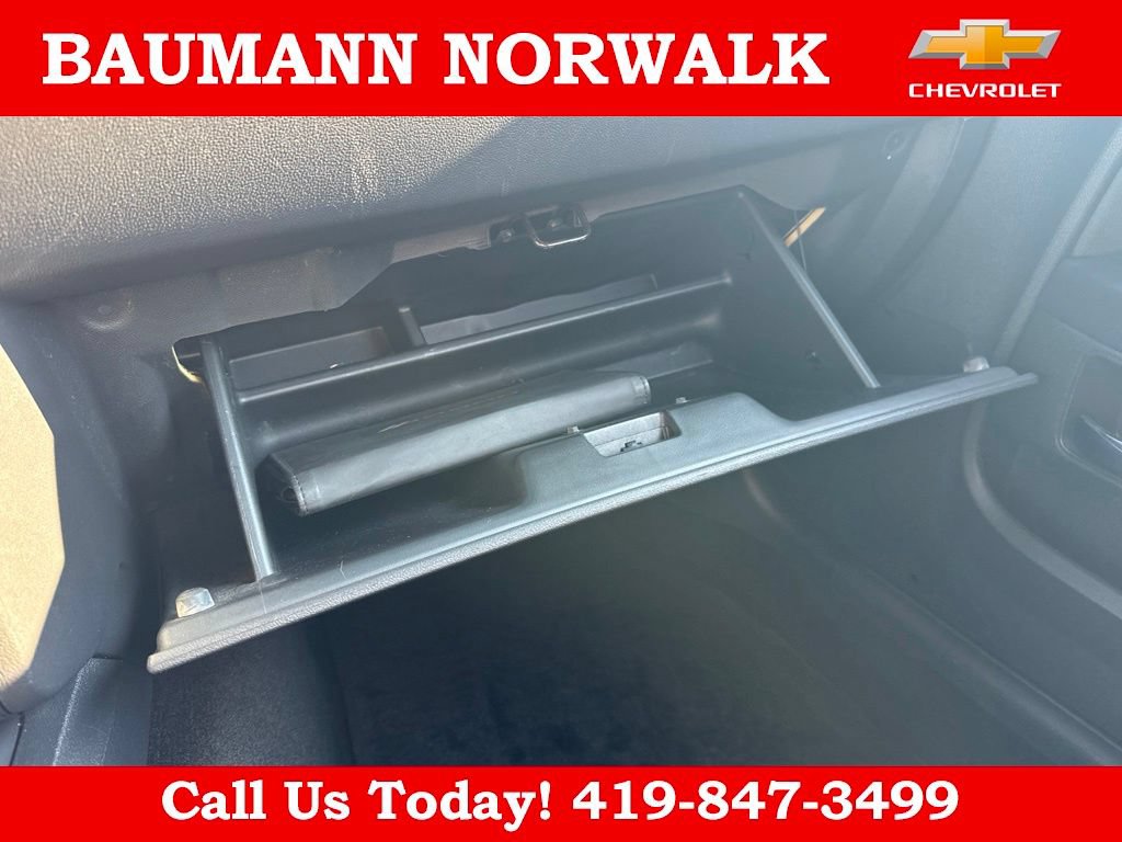 Used 2013 Dodge Challenger SXT RWD image 29