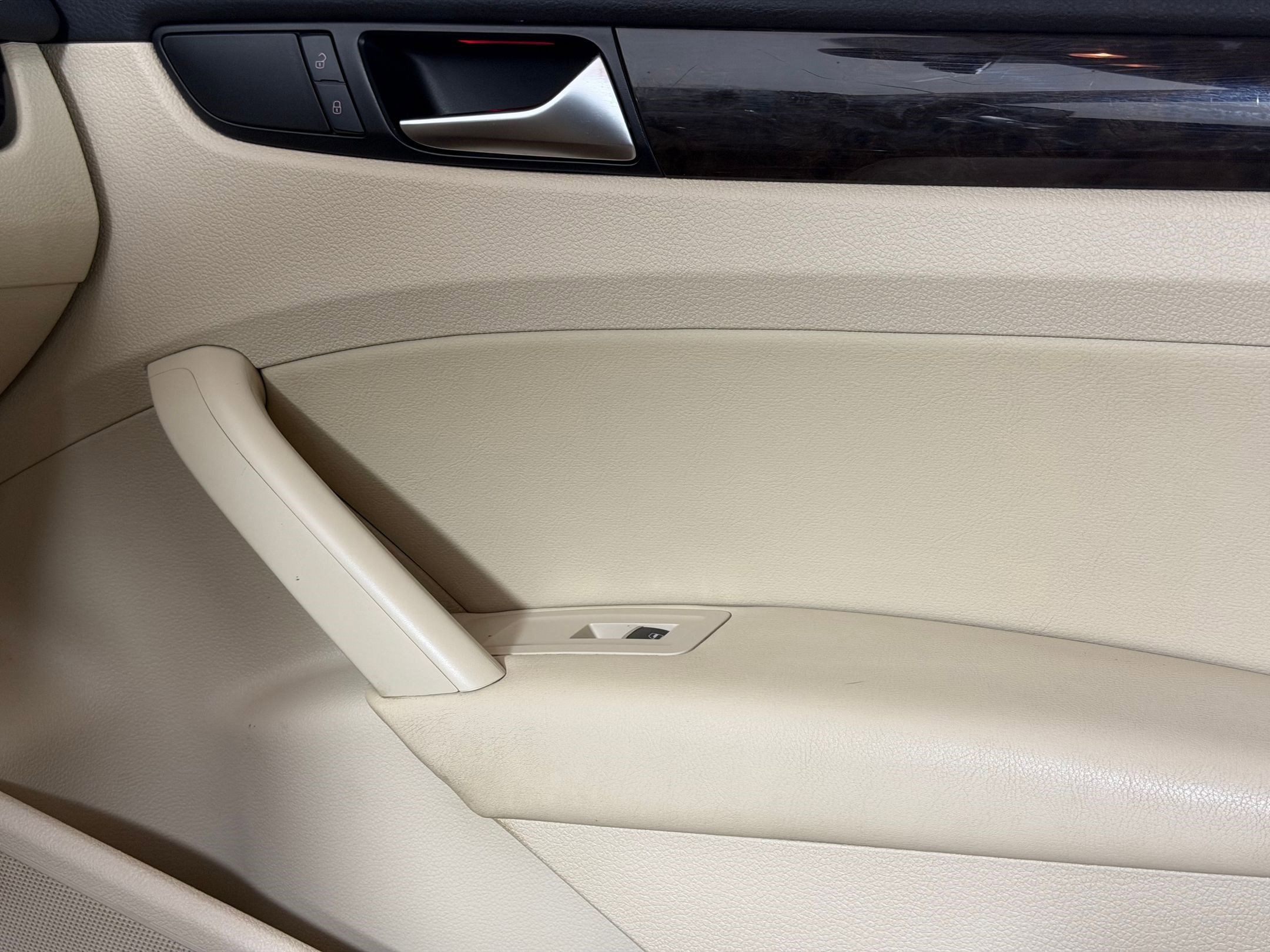 Used 2015 Volkswagen Passat TDI SEL Premium FWD image 25