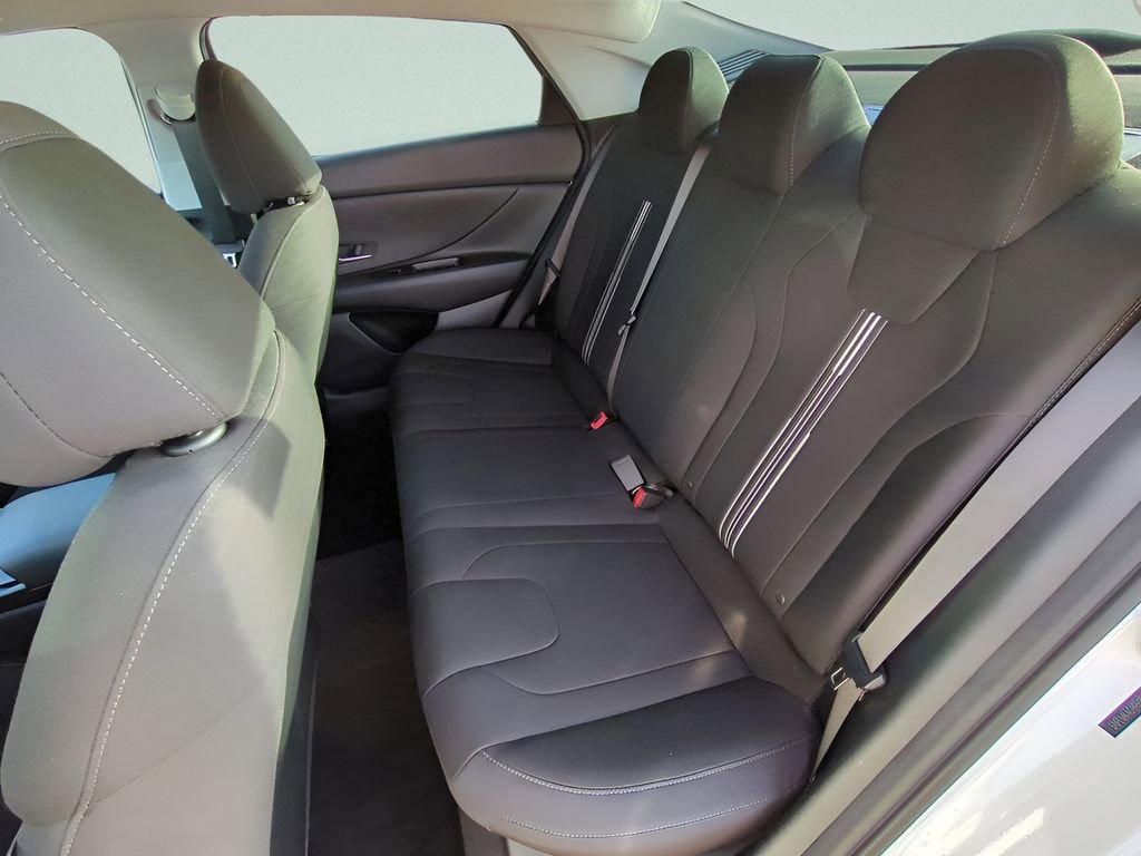 Used 2023 Hyundai Elantra SEL image 12