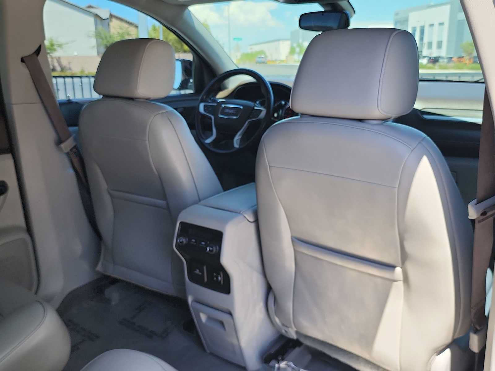 Used 2018 GMC Acadia SLT w/ LPO, Black Accent Package FWD image 25