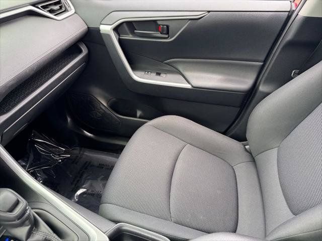 Certified 2019 Toyota RAV4 LE w/ Carpet Mat Package AWD/4WD image 60