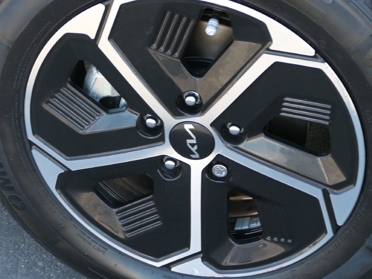 Certified 2024 Kia Niro EX FWD image 11