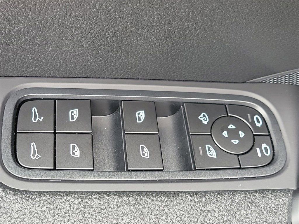 Certified 2025 Porsche Cayenne image 27