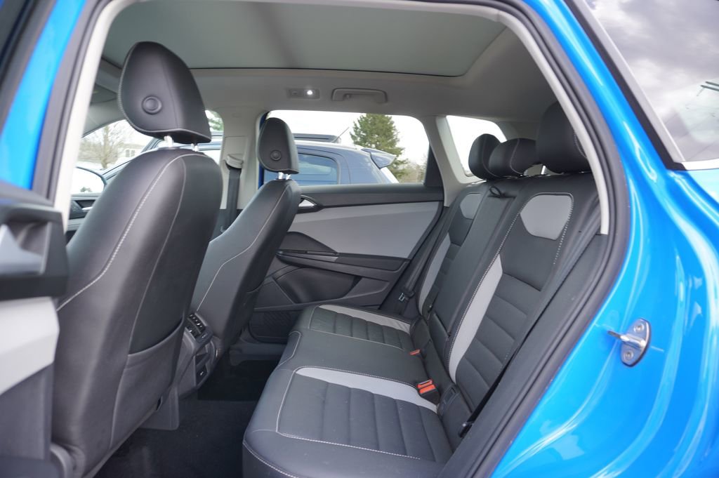 Used 2022 Volkswagen Taos SEL w/ Panoramic Sunroof Package image 4