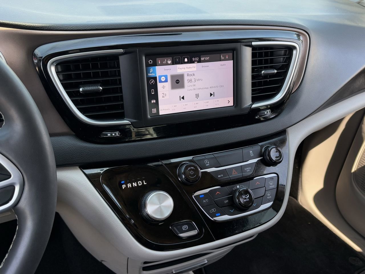 Used 2024 Chrysler Voyager LX image 20