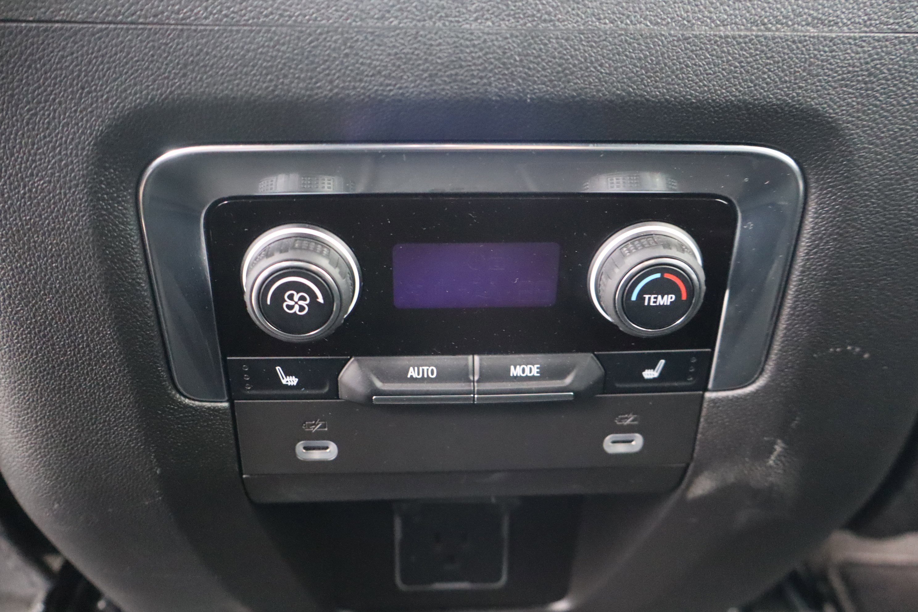 Certified 2024 Chevrolet Suburban High Country image 34