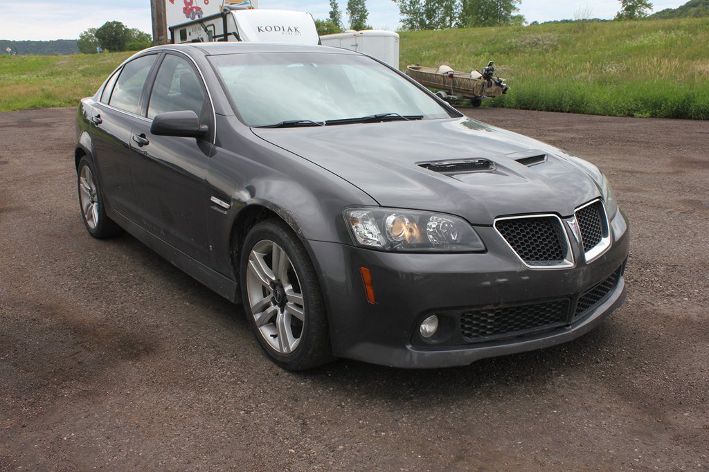 Used 2009 Pontiac G8 w/ Premium Package RWD image 2