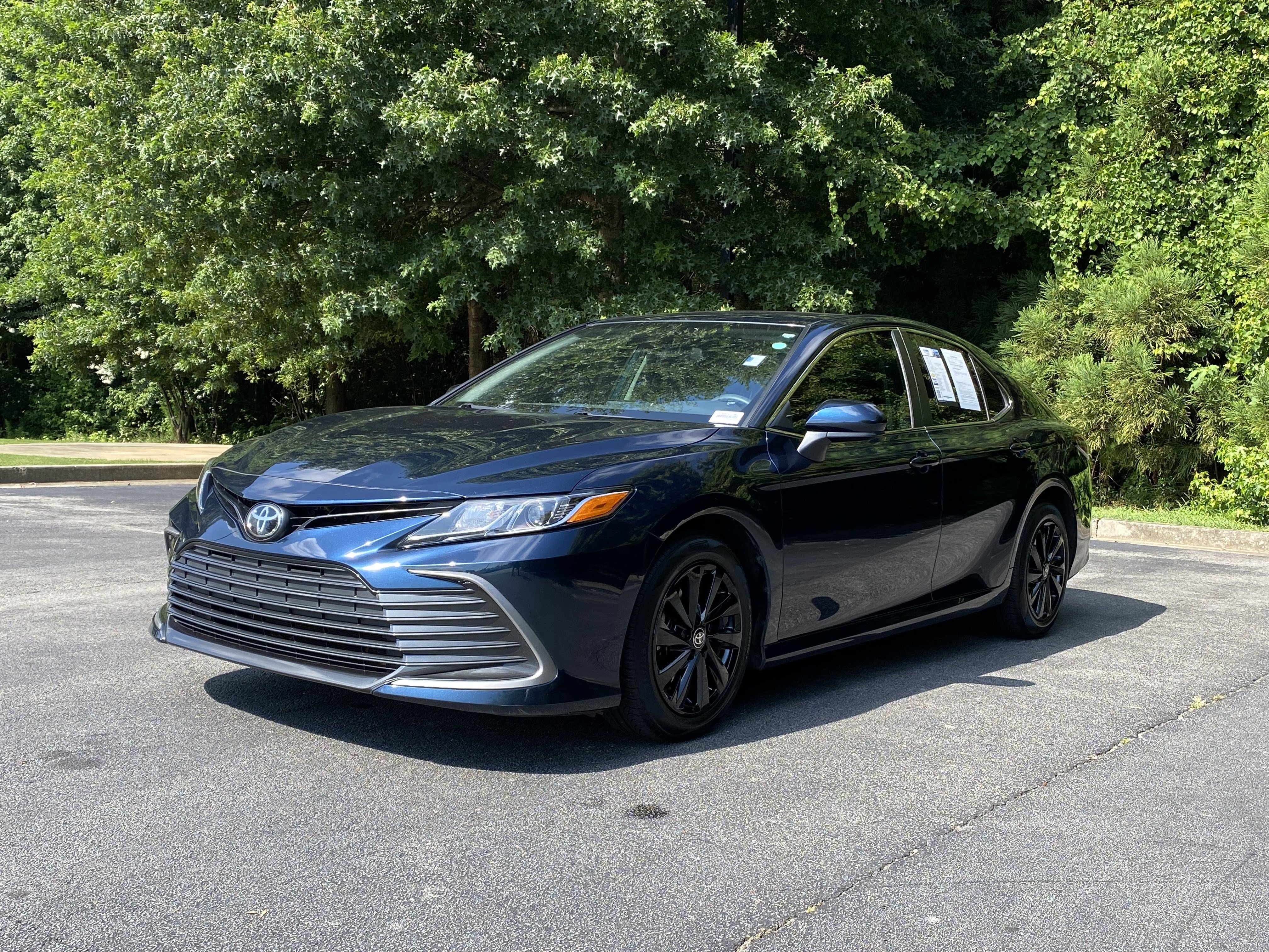 Used 2021 Toyota Camry LE FWD image 5