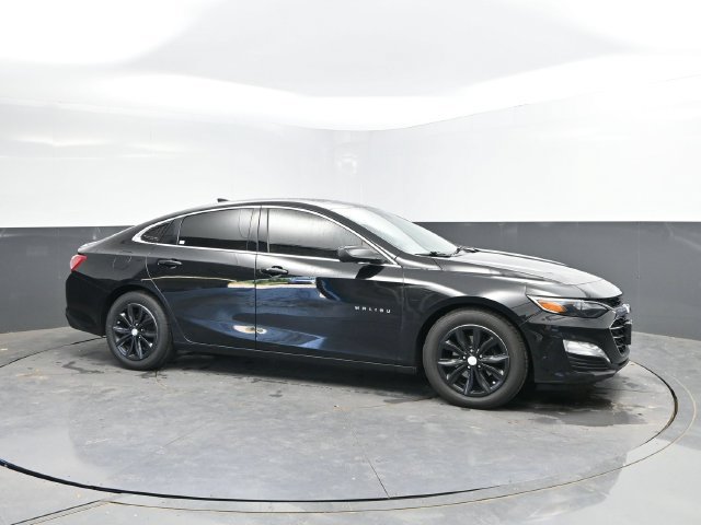 Used 2019 Chevrolet Malibu LT w/ Driver Confidence Package II FWD image 3