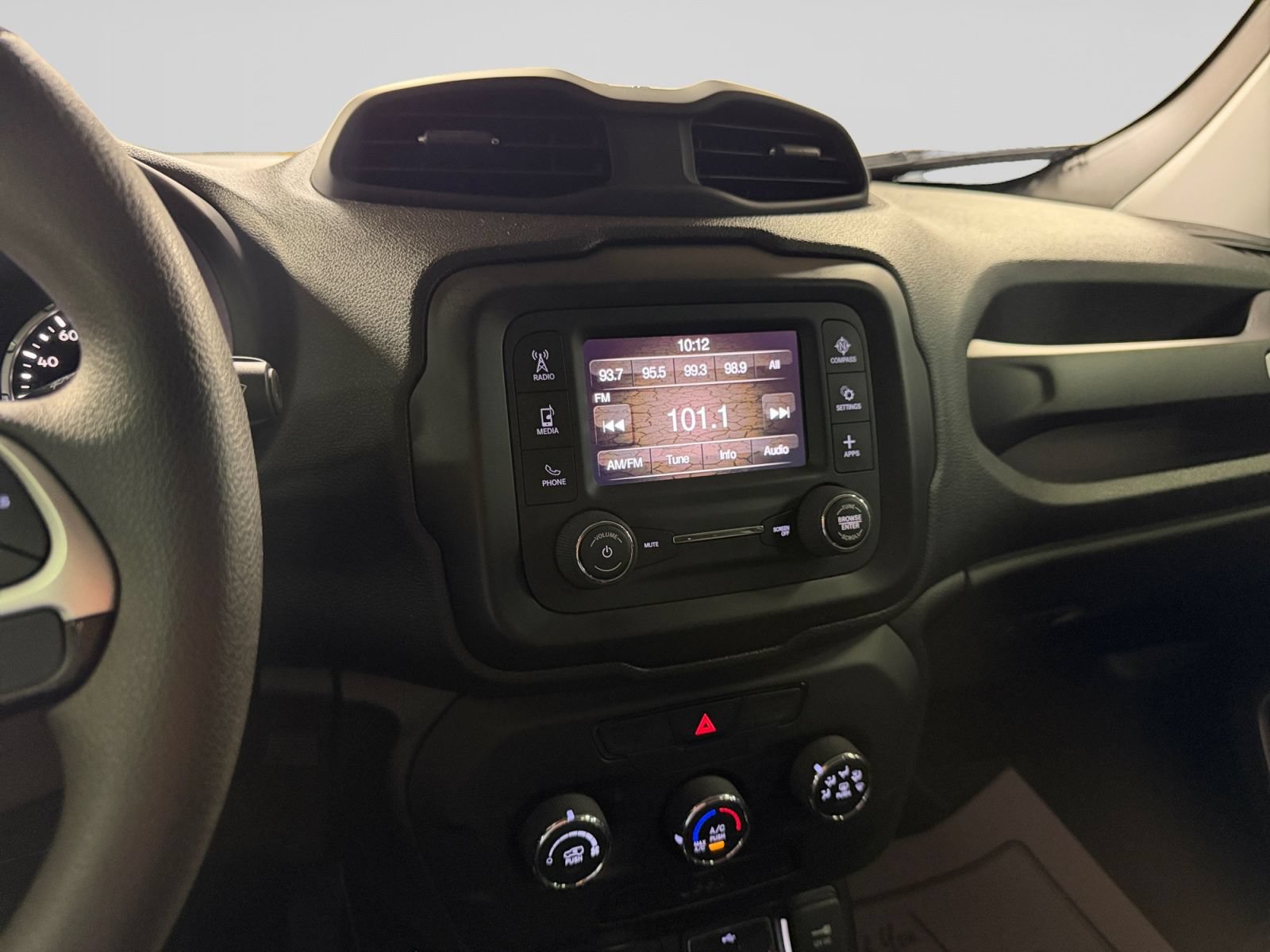 Used 2019 Jeep Renegade Sport w/ Sport Appearance Group AWD/4WD image 27