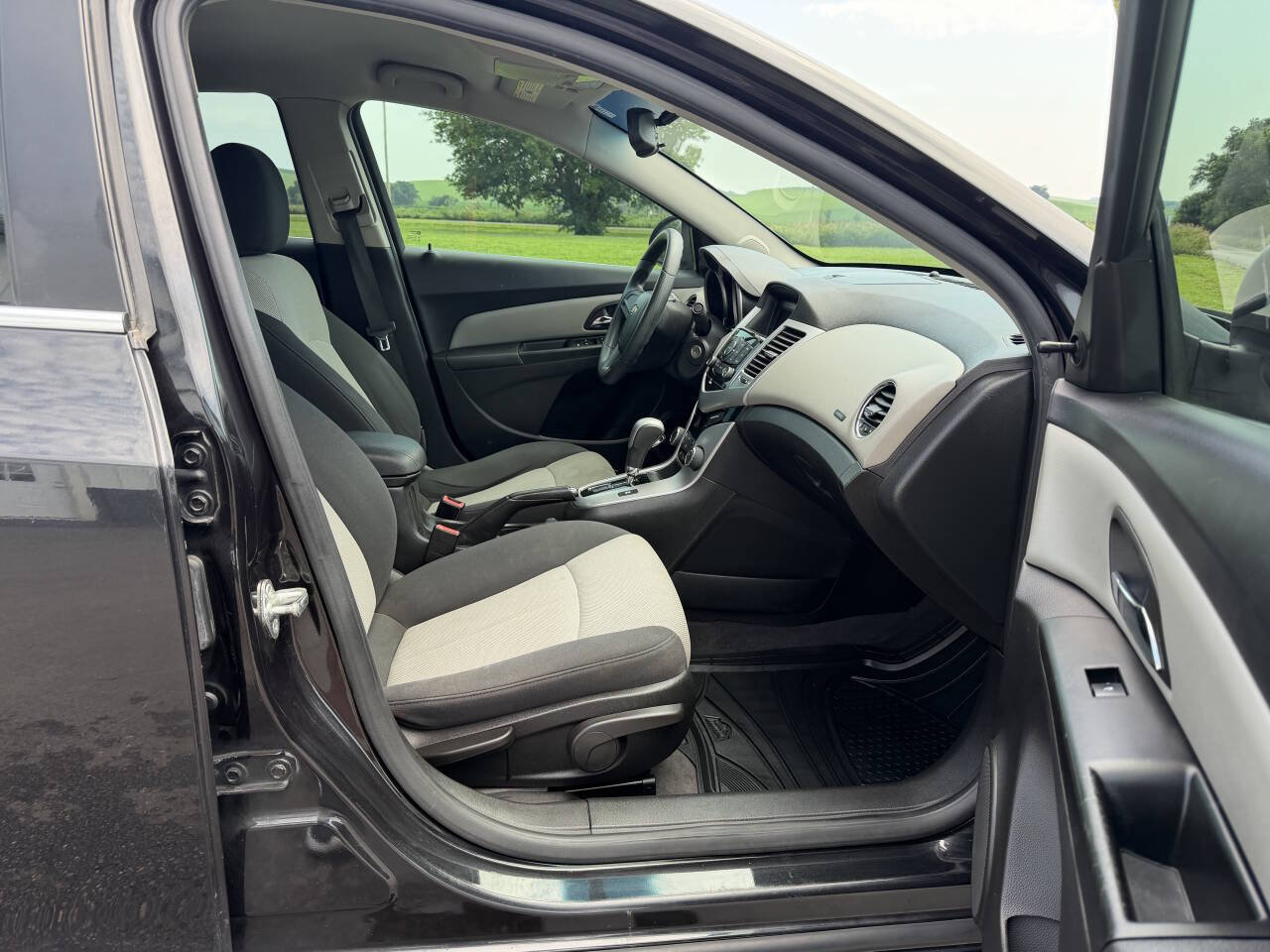 Used 2011 Chevrolet Cruze LS w/ Connectivity Package FWD image 15
