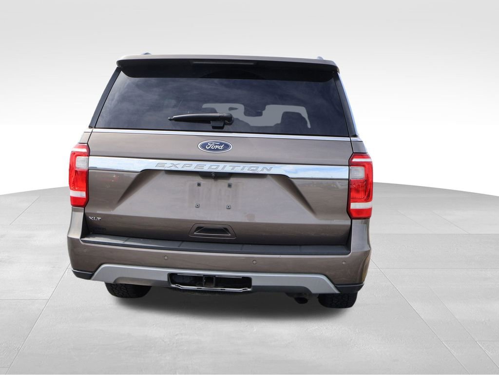 Used 2019 Ford Expedition XLT w/ Equipment Group 202A AWD/4WD image 16